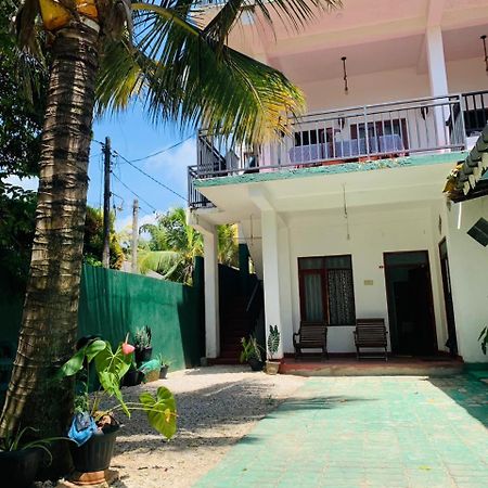Hotel Ocean Breeze Dikwella Exterior foto