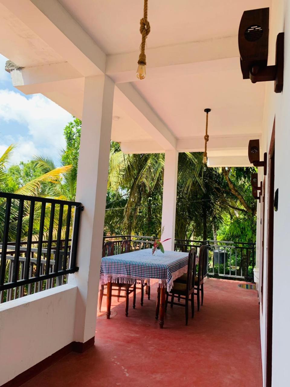 Hotel Ocean Breeze Dikwella Exterior foto