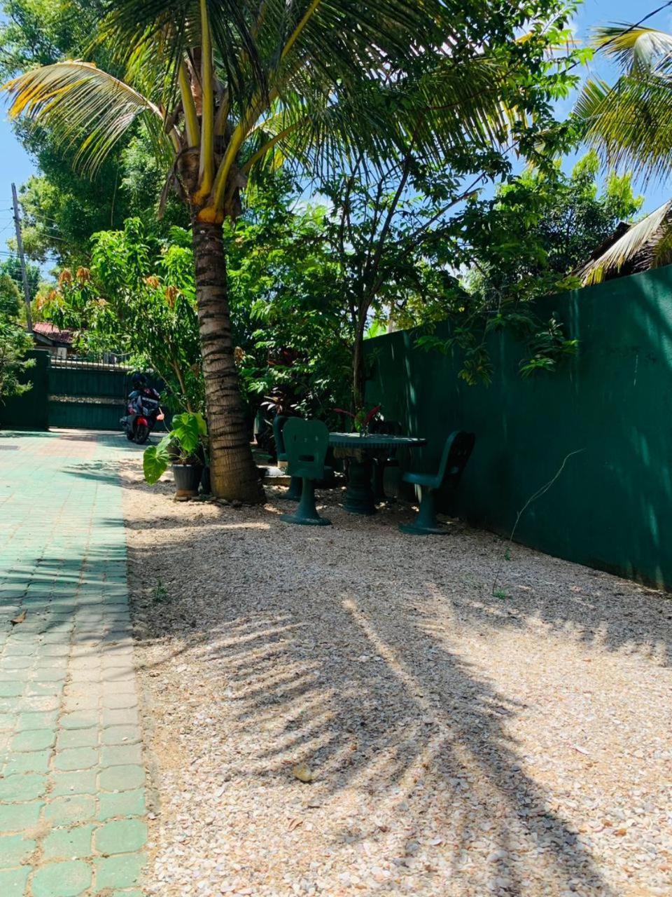 Hotel Ocean Breeze Dikwella Exterior foto