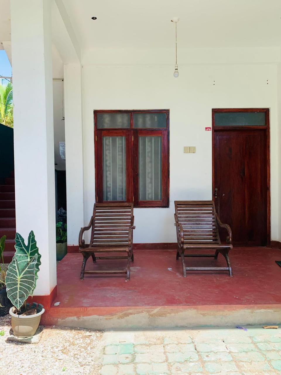 Hotel Ocean Breeze Dikwella Exterior foto