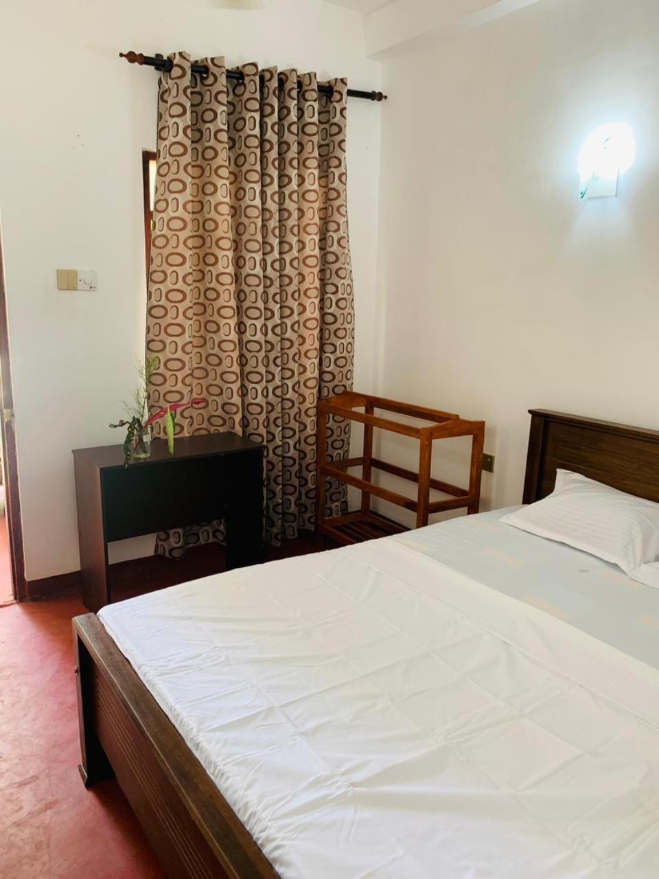 Hotel Ocean Breeze Dikwella Exterior foto