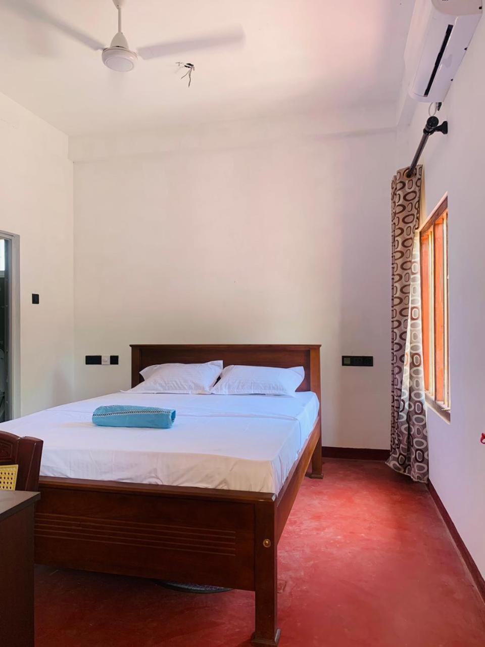 Hotel Ocean Breeze Dikwella Exterior foto